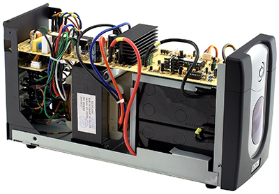 ИБП PCM IMD-1200AP со снятой крышкой